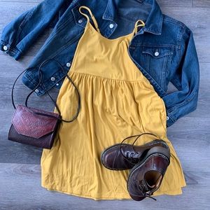 Yellow picnic dress with pockets